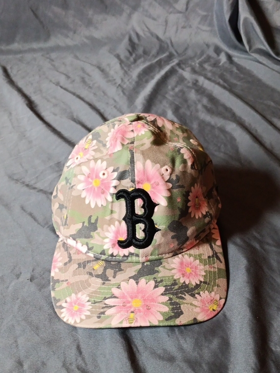 New Era Accessories - NWT Womens Boston Red Sox Floral Camo Baseball Cap with Black 'B' Patch